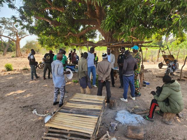 Visite de site à Djigoudière : villas en banco et mini-forages